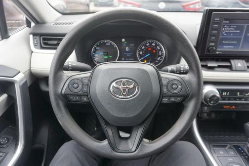 White 2022 Toyota RAV4 Hybrid XLE