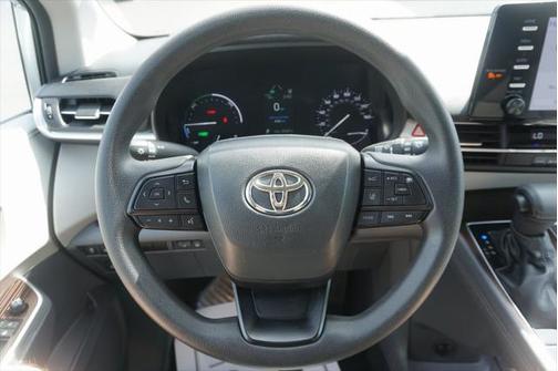 2023 Toyota Sienna LE