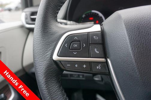 White 2024 Toyota Sienna XLE