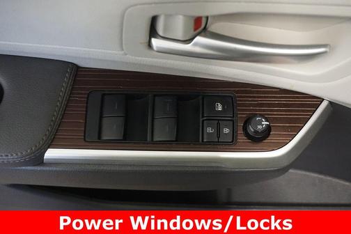 White 2024 Toyota Sienna XLE