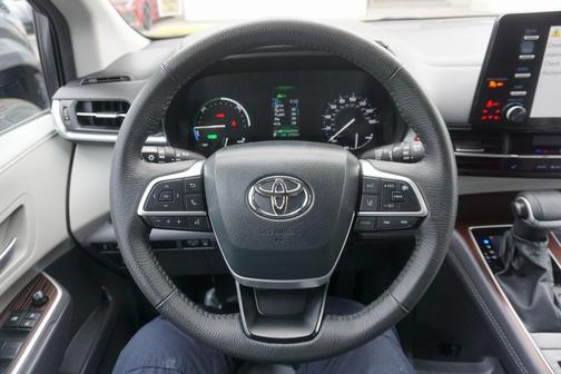 2024 Toyota Sienna XLE 7 Passenger