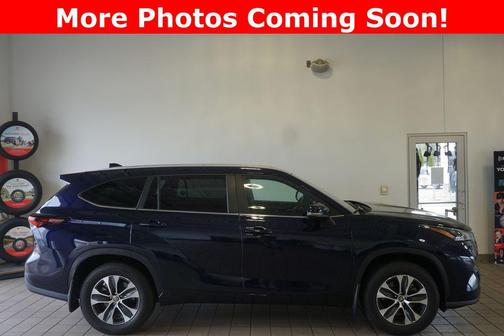 Blue 2025 Toyota Highlander XLE