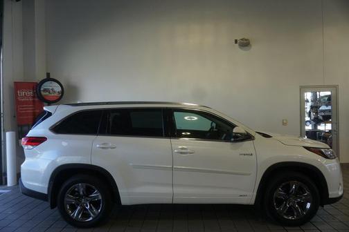 2019 Toyota Highlander Hybrid Platinum