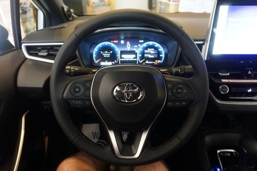 Wind Chill Pearl/Midnight Black Metallic 2026 Toyota Corolla XSE