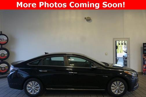 2017 Hyundai SONATA Hybrid SE