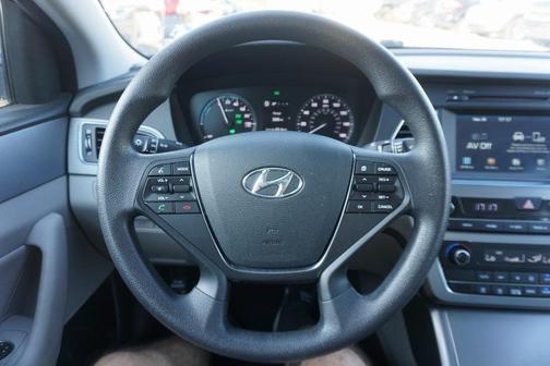 2017 Hyundai SONATA Hybrid SE