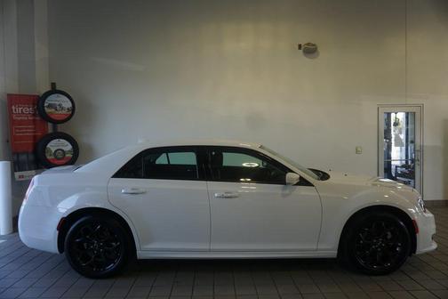 2023 Chrysler 300 Touring