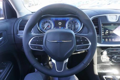 2023 Chrysler 300 Touring