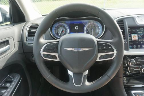 2023 Chrysler 300 Touring