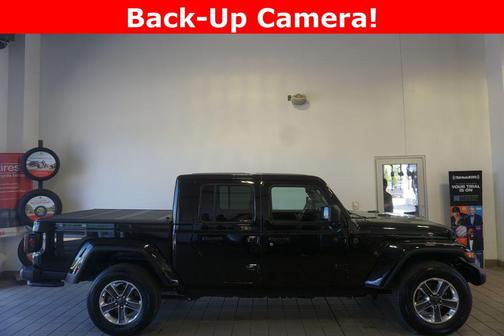 Black Clearcoat 2024 Jeep Gladiator Sport S