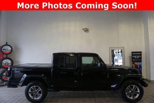 Black Clearcoat 2024 Jeep Gladiator Sport S