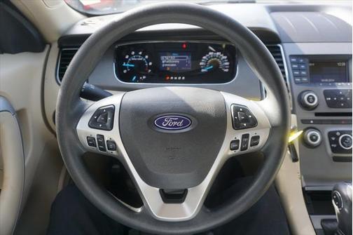 2017 Ford Taurus SE