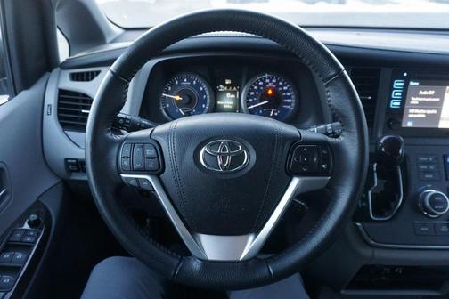2017 Toyota Sienna XLE