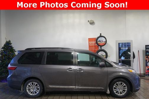 2017 Toyota Sienna XLE