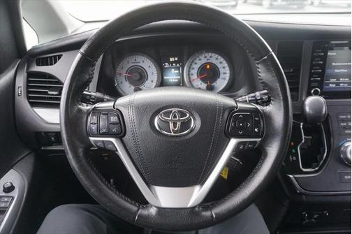 2019 Toyota Sienna SE