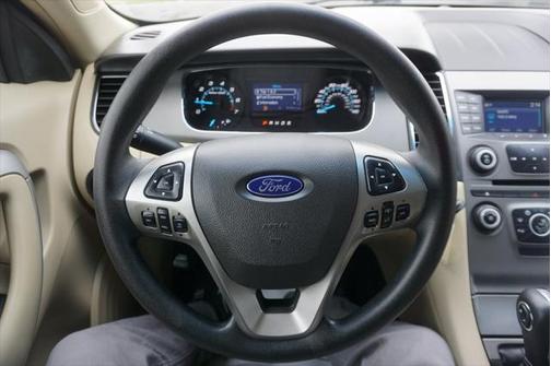 2017 Ford Taurus SE