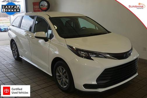 2025 Toyota Sienna LE