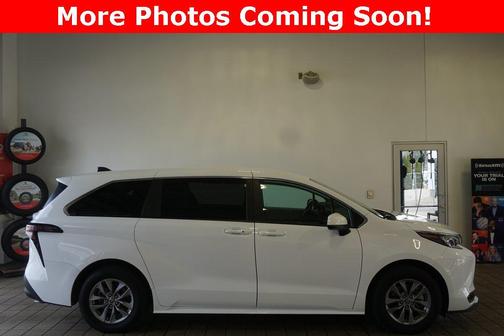 2025 Toyota Sienna LE