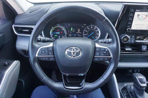 2021 Toyota Highlander Hybrid XLE