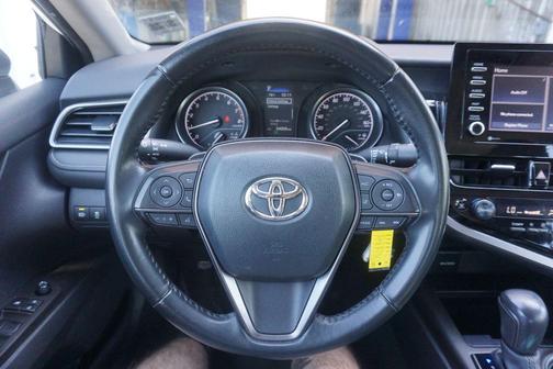 Ice 2023 Toyota Camry SE