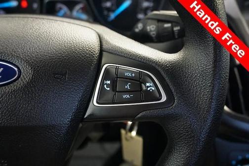Photo 4 of 30 of 2016 Ford Focus SE
