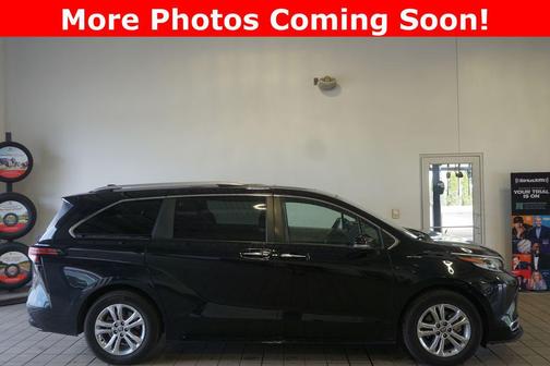 Midnight Black Metallic 2022 Toyota Sienna Platinum