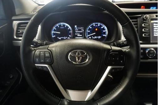 Midnight Black Metallic 2018 Toyota Highlander LE Plus