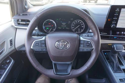 Midnight Black Metallic 2024 Toyota Sienna Platinum