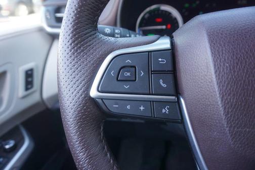 Midnight Black Metallic 2024 Toyota Sienna Platinum