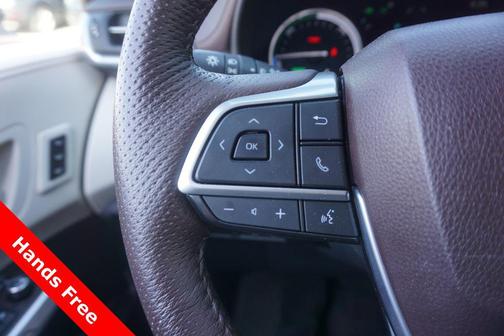 Midnight Black Metallic 2024 Toyota Sienna Platinum
