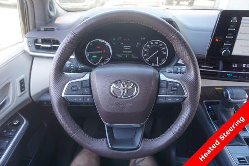 Midnight Black Metallic 2024 Toyota Sienna Platinum