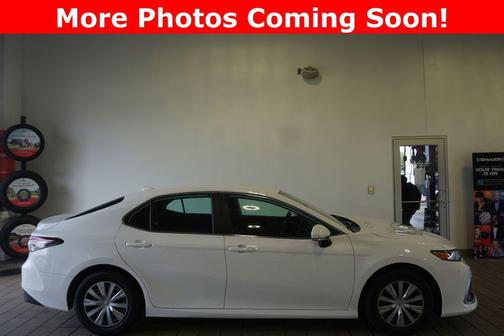 Ice 2023 Toyota Camry LE