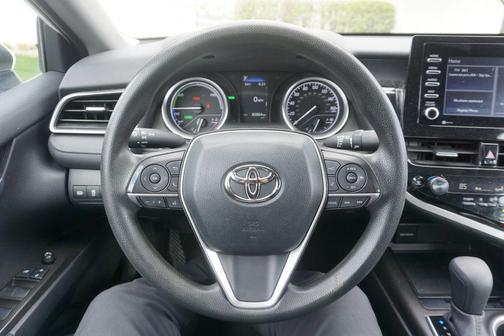 Ice 2023 Toyota Camry LE