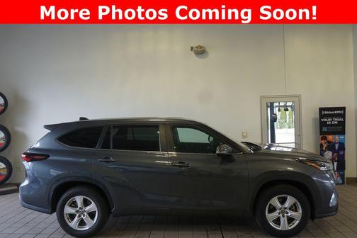 Magnetic Gray Metallic 2024 Toyota Highlander LE