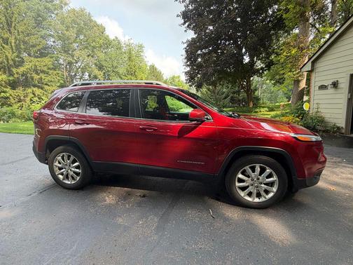 Deep Cherry Red Crystal Pearlcoat 2015 Jeep Cherokee Limited