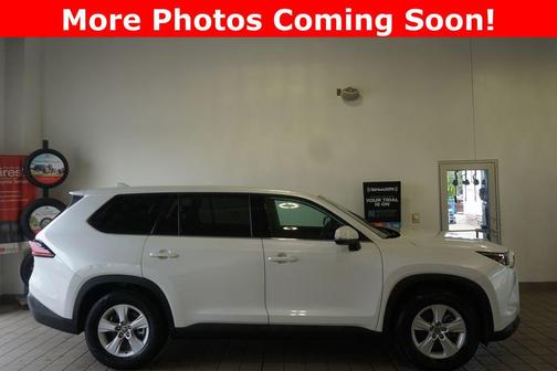 Pearl 2025 Toyota Highlander LE
