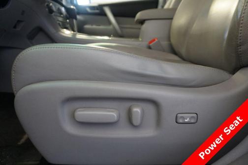Shoreline Mist 2013 Toyota Highlander SE