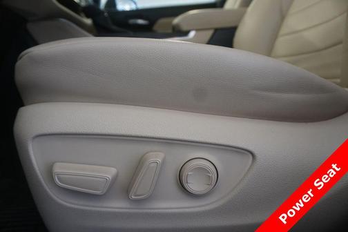 Pearl 2023 Toyota Highlander XLE
