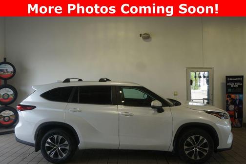 Pearl 2023 Toyota Highlander XLE