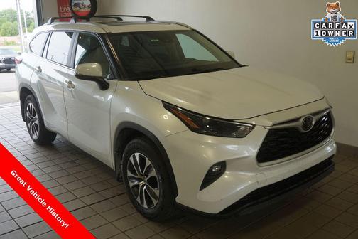 Pearl 2023 Toyota Highlander XLE