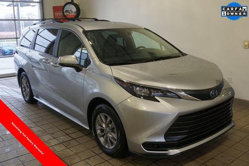 2025 Toyota Sienna LE