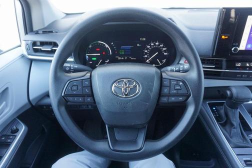 2025 Toyota Sienna LE