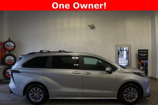 2025 Toyota Sienna LE