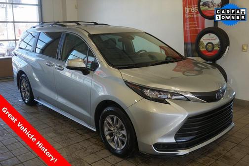 2025 Toyota Sienna LE