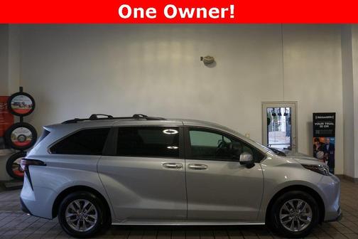 2025 Toyota Sienna LE