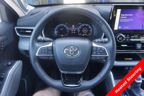 Magnetic Gray Metallic 2025 Toyota Highlander Limited