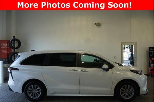 2024 Toyota Sienna XLE