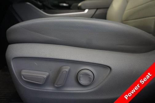 Black 2023 Toyota Highlander Hybrid XLE