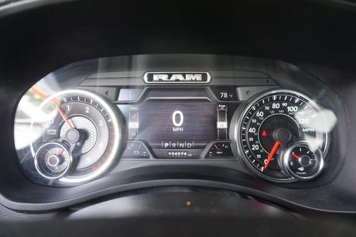 Bright White Clearcoat 2019 RAM 3500 Laramie Crew Cab 4x4 8' Box