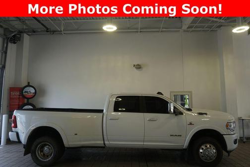 Bright White Clearcoat 2019 RAM 3500 Laramie Crew Cab 4x4 8' Box